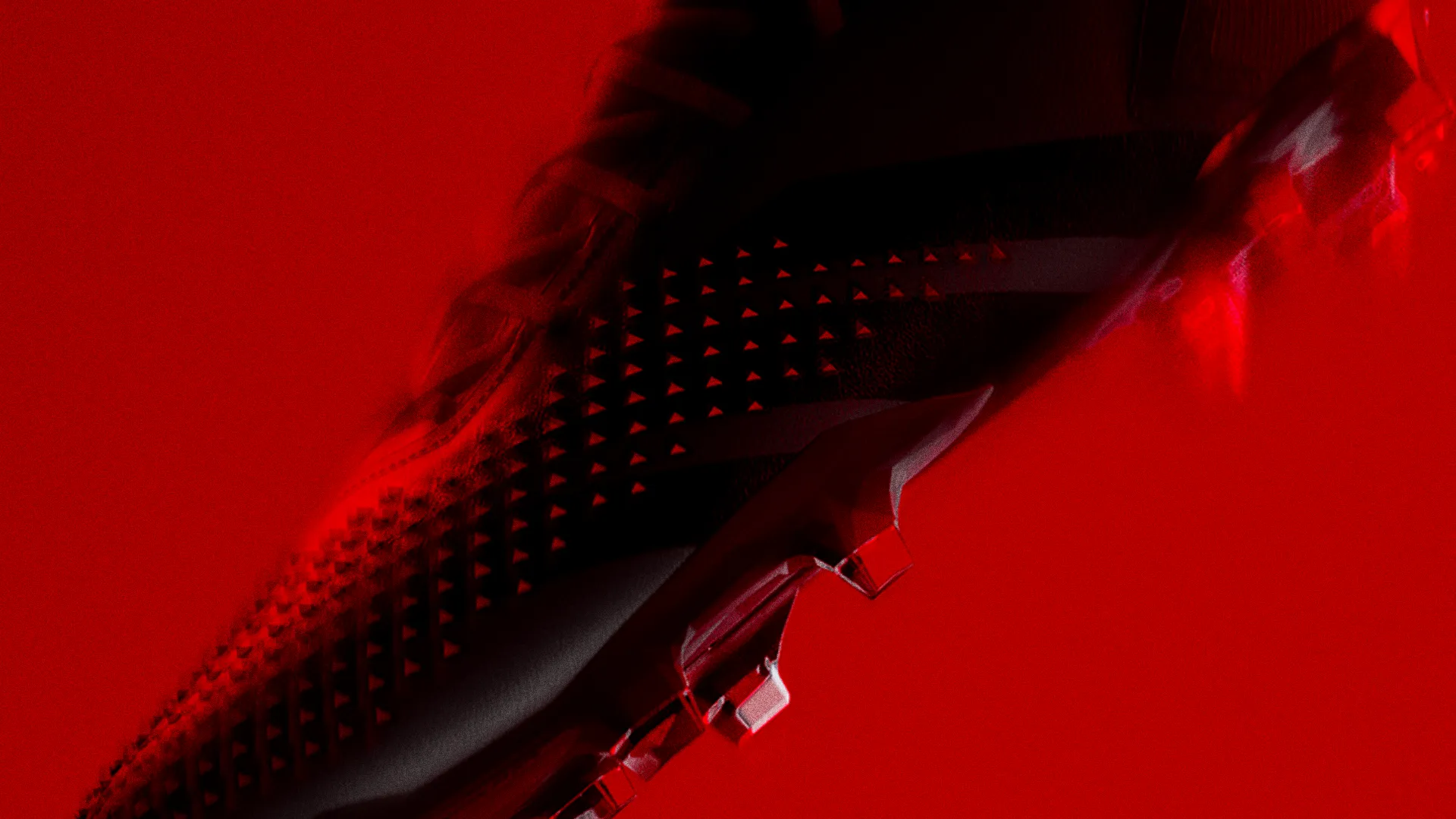 アディダスとプラダのコラボサッカースパイクが登場！1足